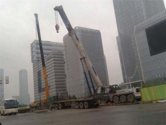 南湖区“自动找平”—— 吊车的 “平地神器” 技术