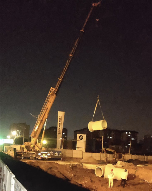 南湖区“弯臂矫正”—— 吊车的 “形变补偿” 技术